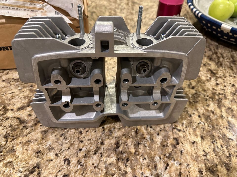 HONDA Motorcycle CB250 (12200-KBG-305) CYLINDER HEAD SET NOS
